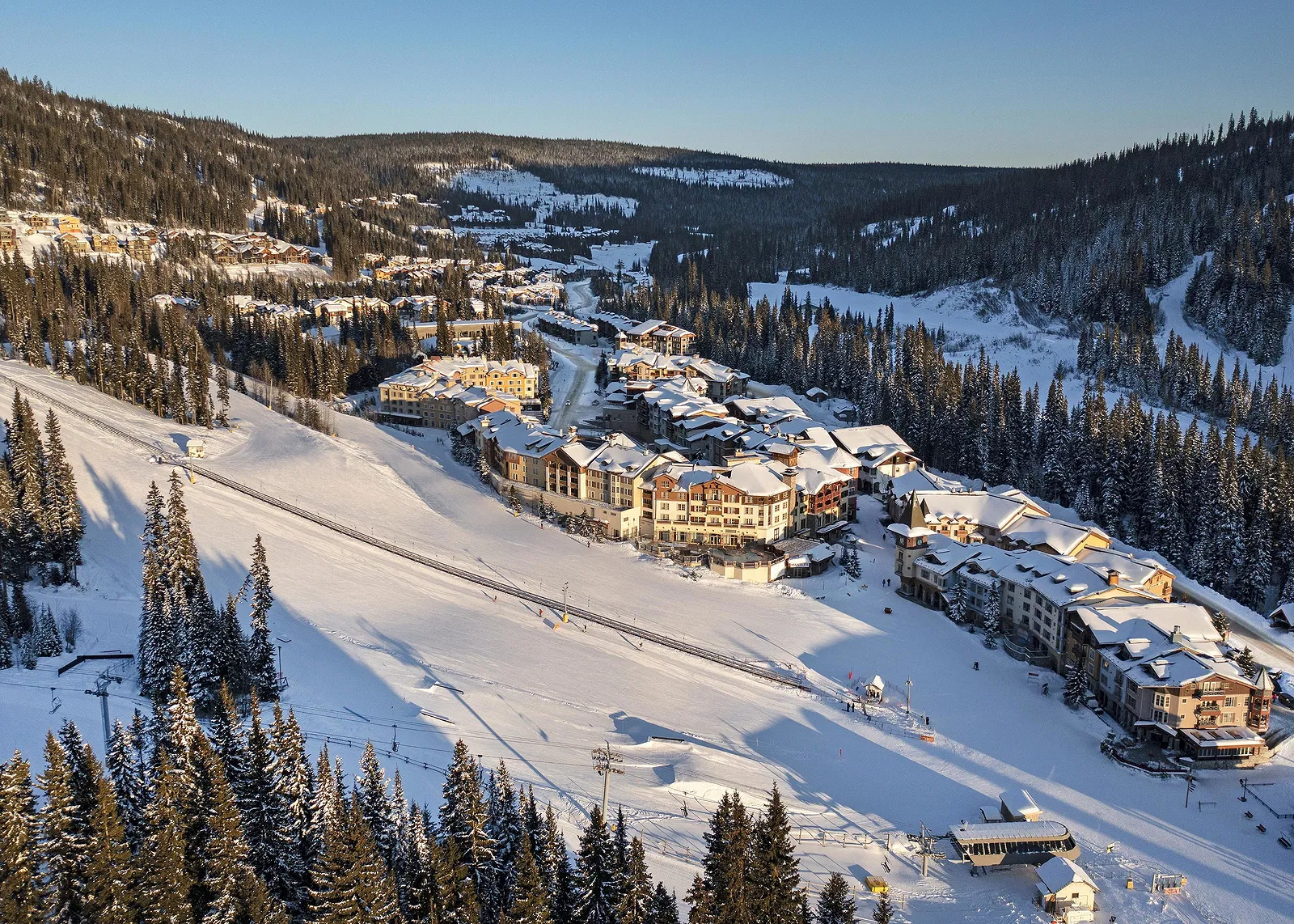 FAMILY STAY & SKI AT SUN PEAKS IN CANADA