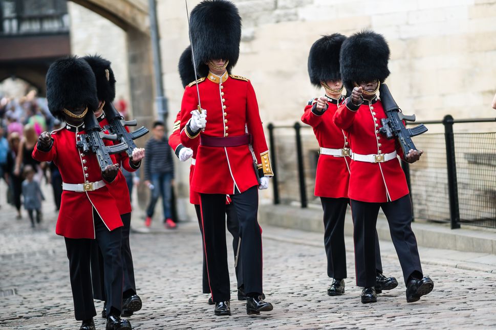 EXPLORE LONDON & BEYOND