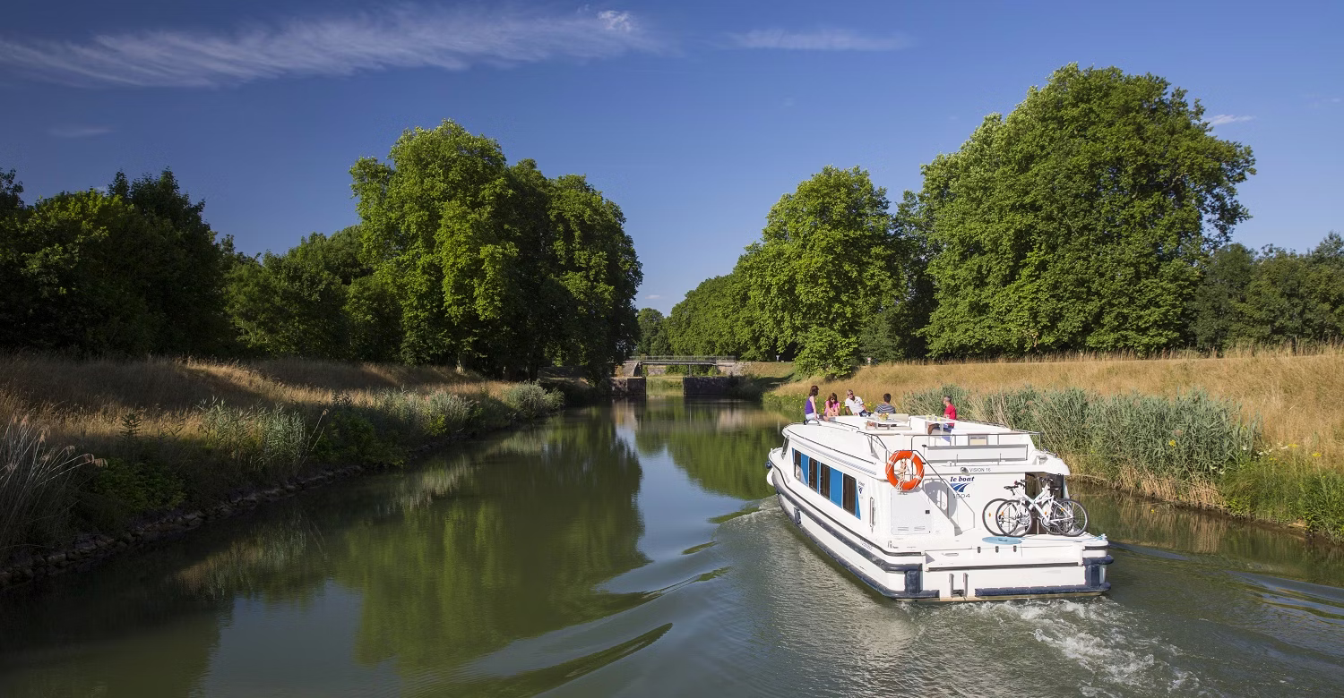 SELF-CRUISING BURGUNDY